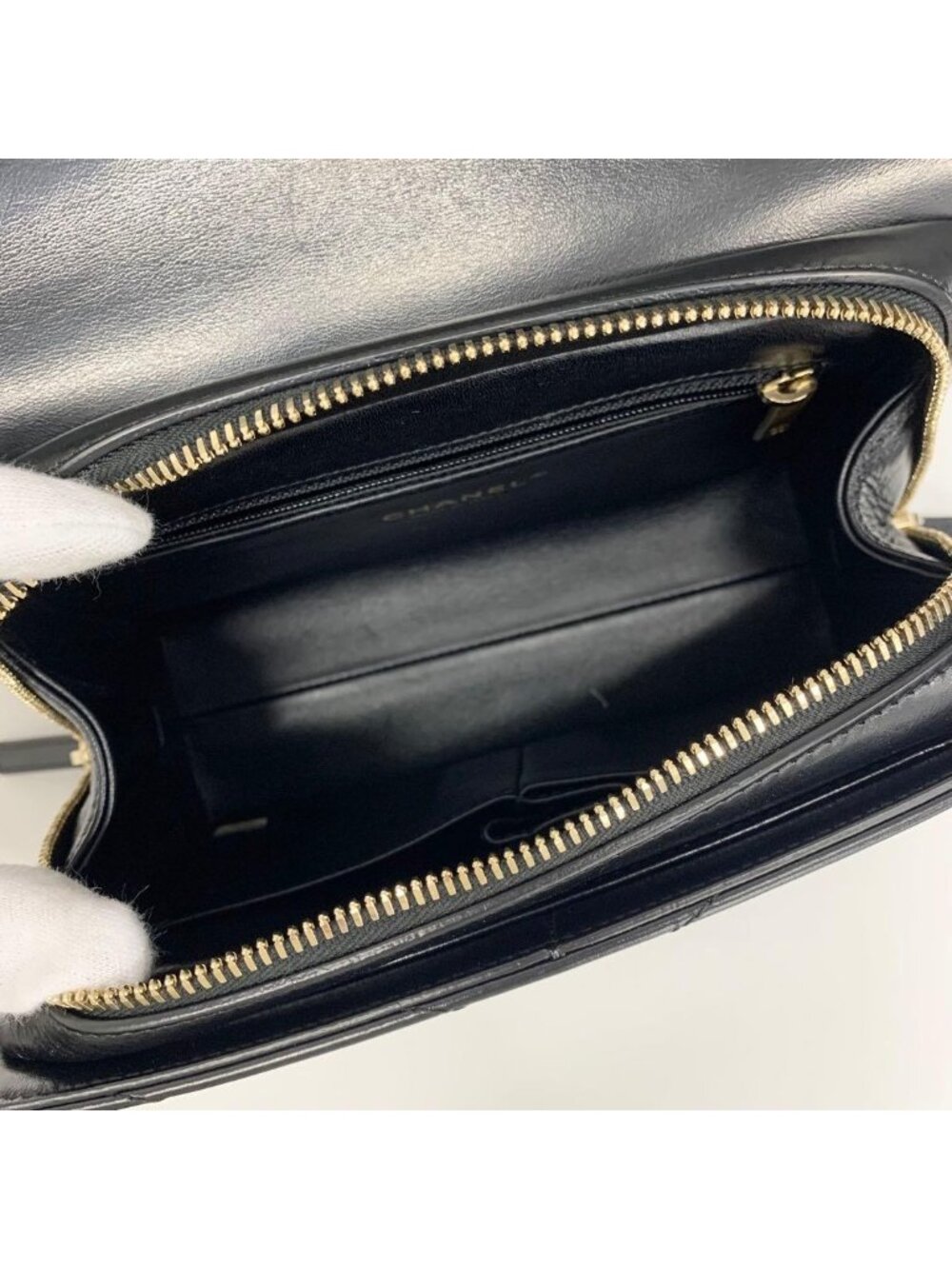 Chanel CC Logo Chez Blanc Medal Flap Stitch Shoulder Bag - Picture 7 of 10